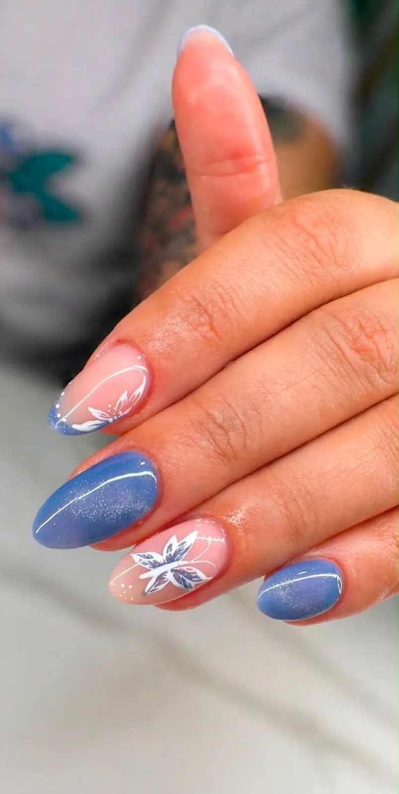 Nail art à medida com desenhos e brilho, nail design em Braga